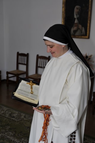 Sor Leticia, Madre Priora